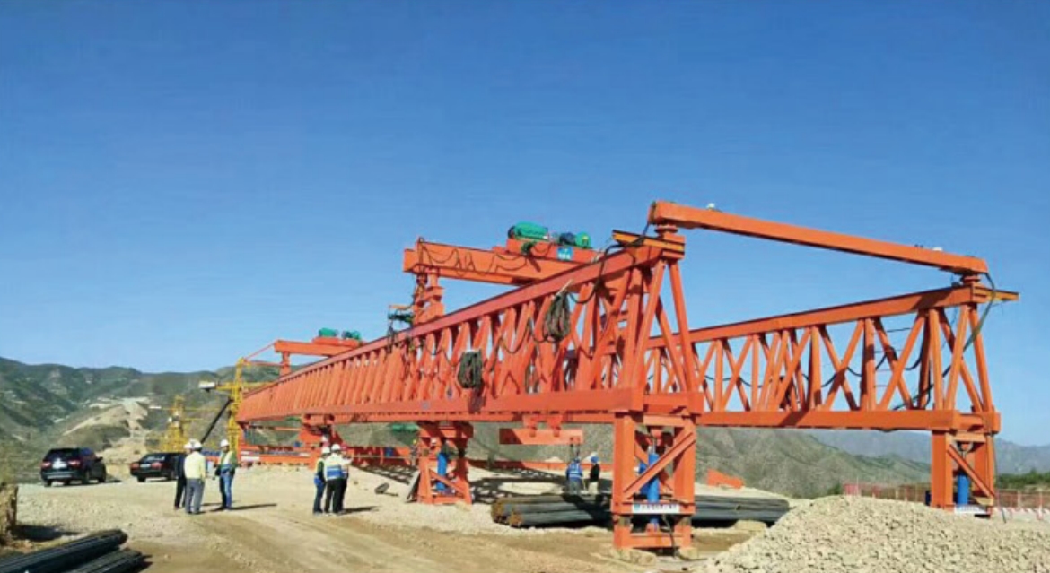 福建公路集團杭臺高速紹興段新東方40/200噸架橋機調試完畢