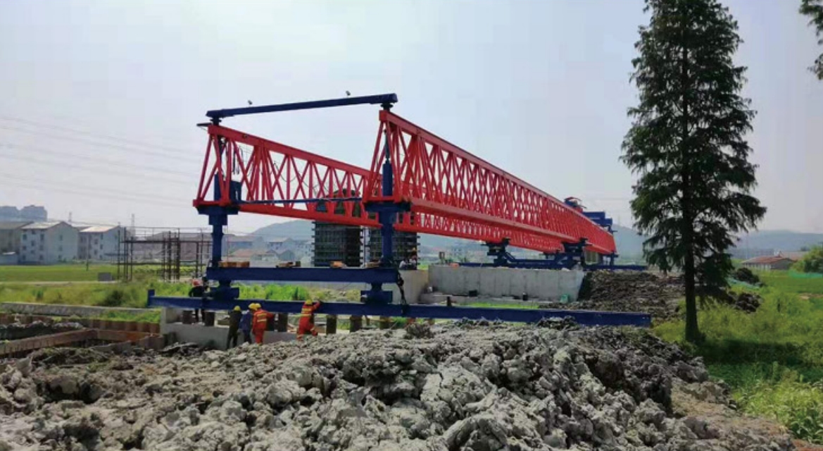 福建公路集團杭臺高速紹興段新東方40/200噸架橋機調試完畢
