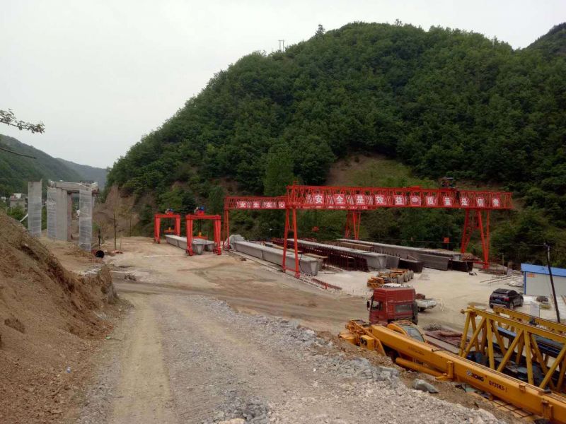 100T，跨度45M，升高15M門式起重機(jī)100T，跨度35M，升高15M、9M、8M皆有