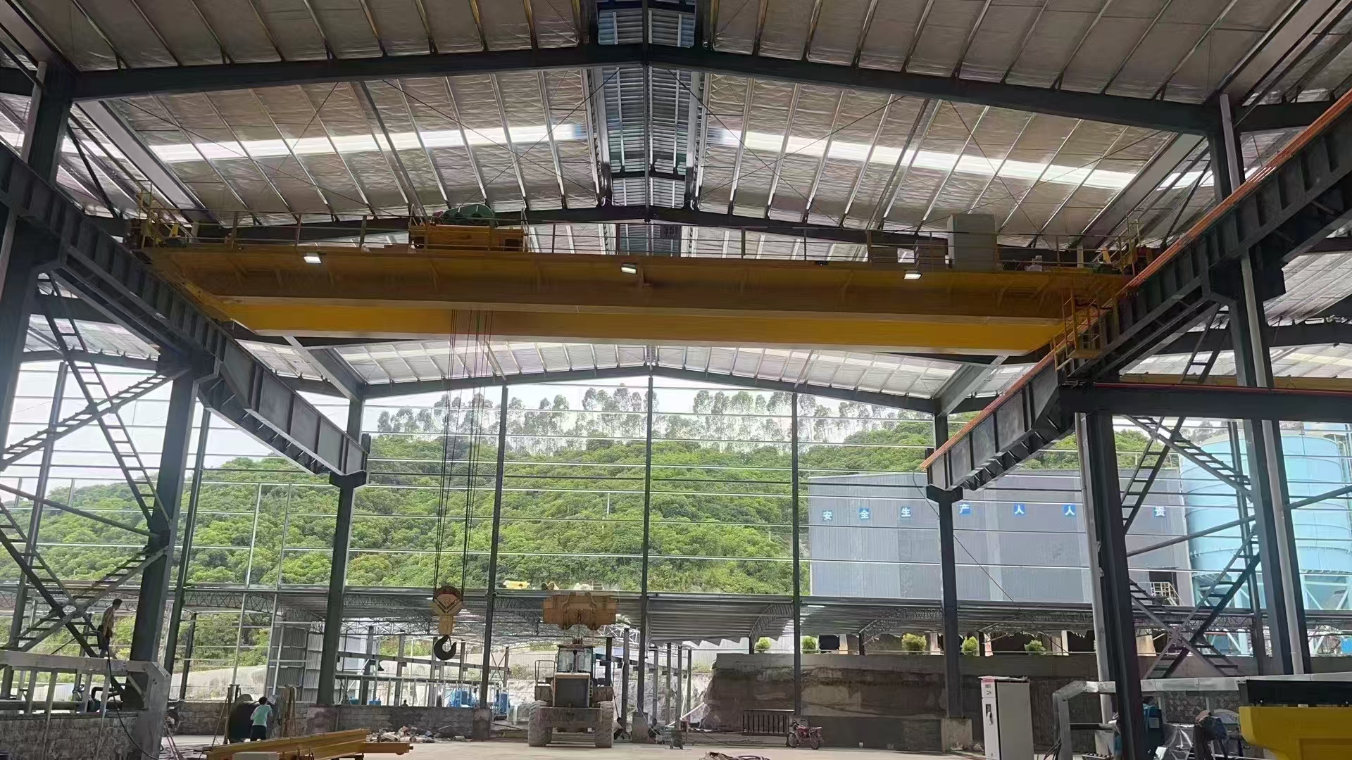 5臺10噸電動葫蘆橋式起重機，3臺35噸雙梁廣州項目安裝中