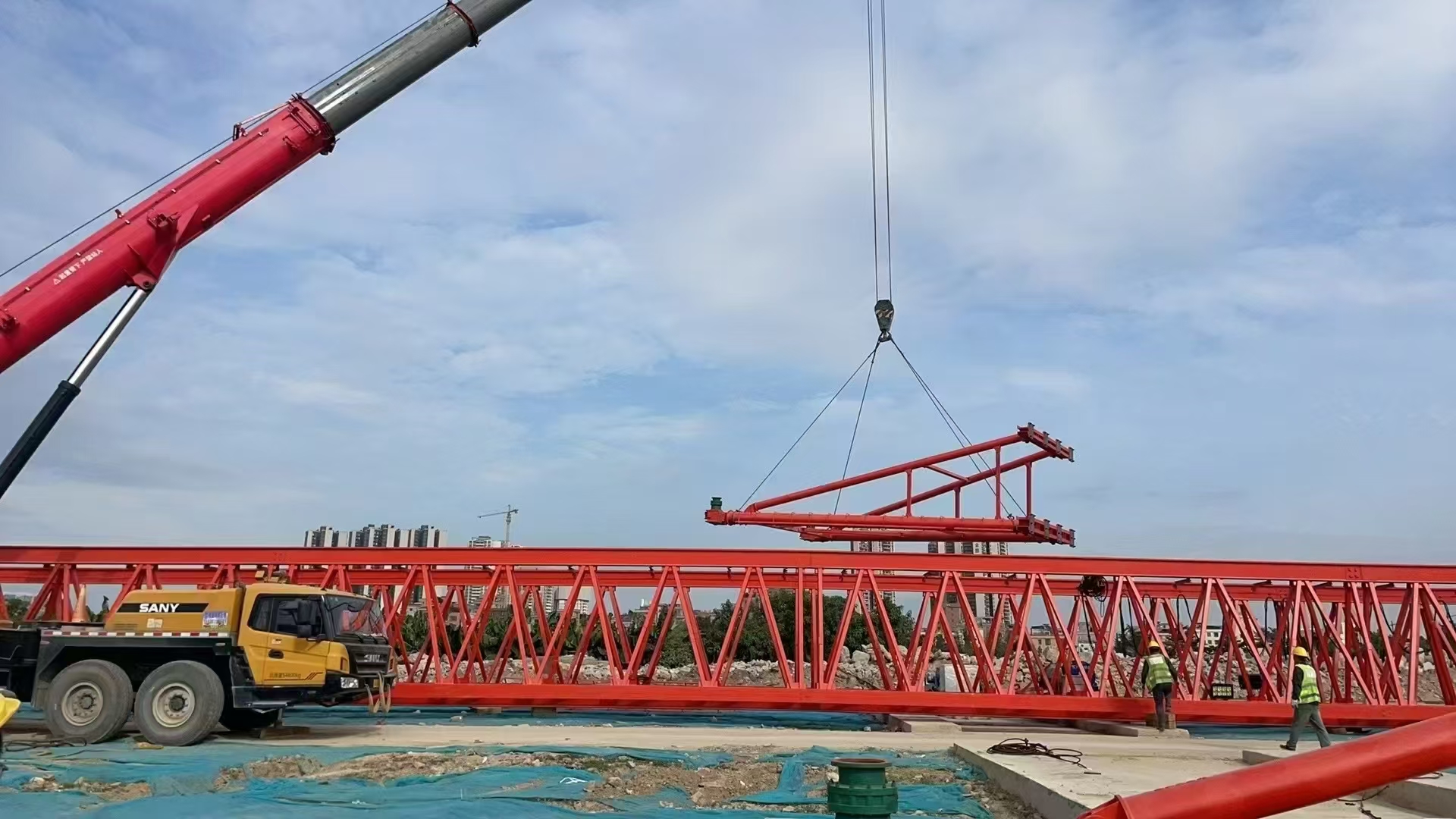 助力中鐵十二局廣深改擴建穗莞段！！M G80t50m大跨度提梁機順利吊裝