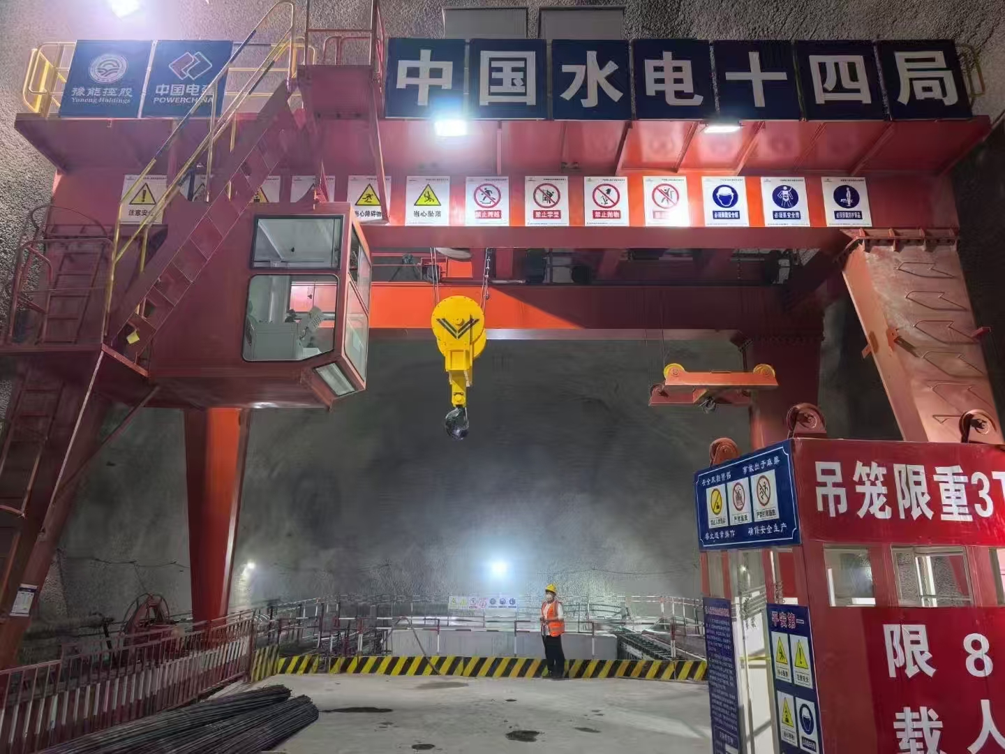 抽水蓄能電站豎井專用提升機起重機，完成驗收，交付使用
